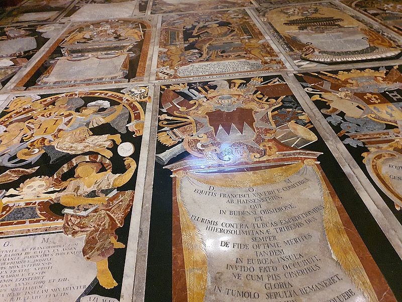 pavage sol tombes marbre Cathédrale Saint John La Valette Malte