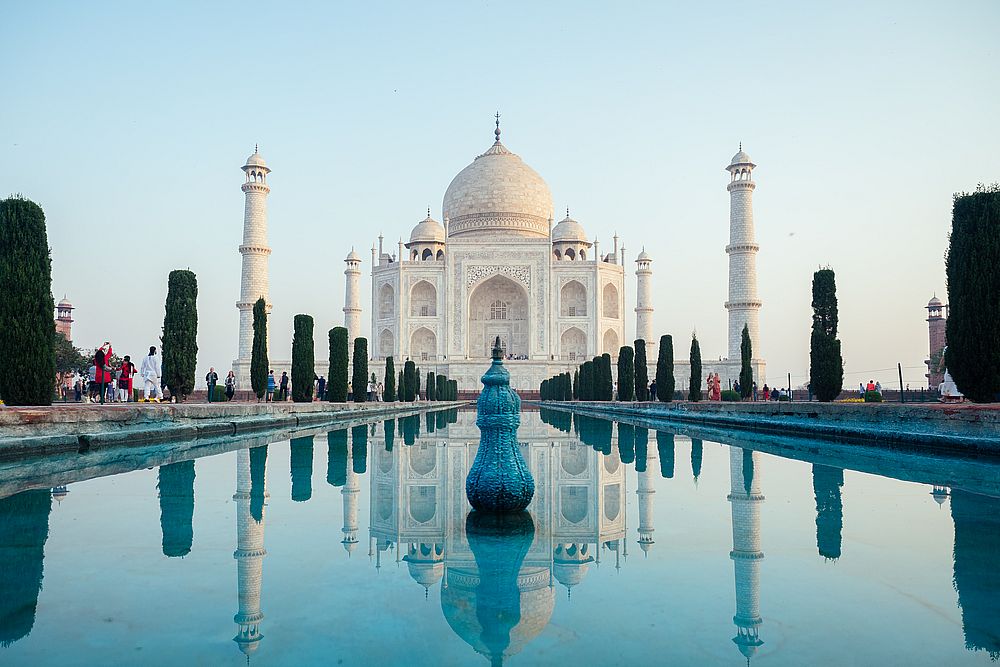 Taj Mahal vue du plan d'eau